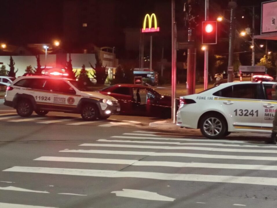 Motorista morre ao colidir carro contra poste em Caxias do Sul Spaço