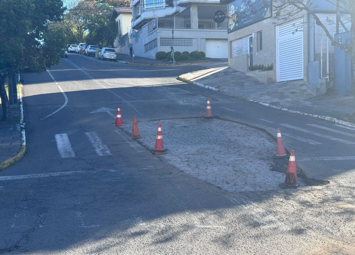 Obras De Pavimenta O Alteram Tr Nsito Na Esquina Das Ruas Tiradentes E