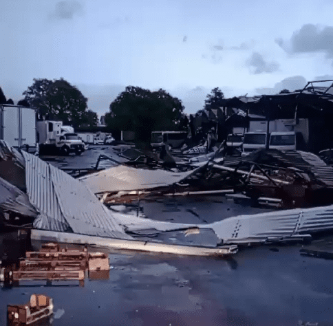 Vídeo Temporal ventos de mais de 100 km h atinge região