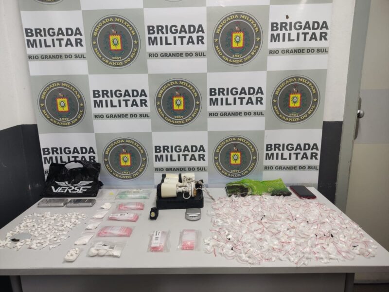 Idosa e homem são presos mais de 210 porções de cocaína em Caxias