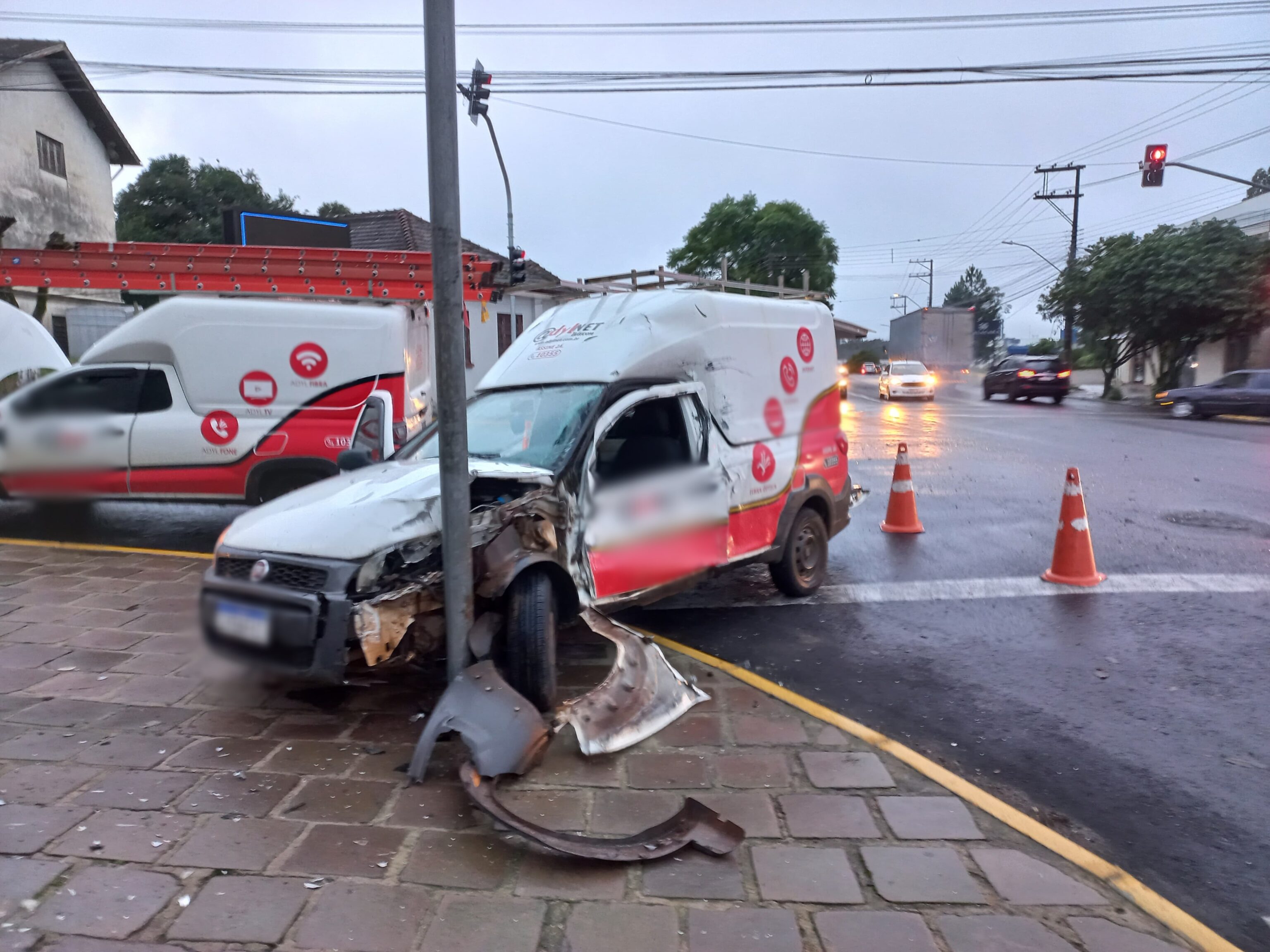 Motorista Fica Ferido Em Acidente Na Rua Pedro Grendene Em Farroupilha