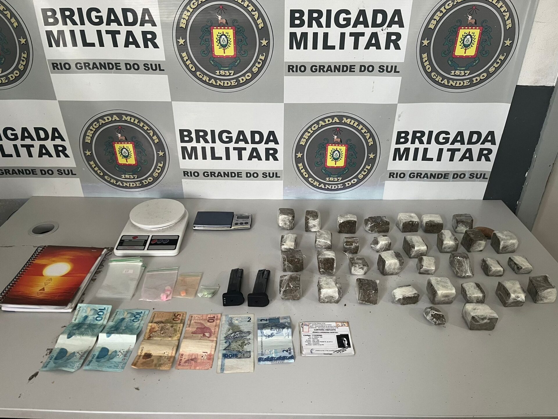 Batalhão de Choque apreende 43 porções de maconha e ecstasy em Caxias