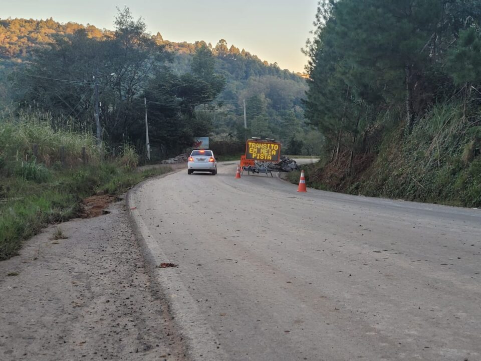 Alerta Riscos De Deslizamento Persistem Na Estrada Salto Ventoso