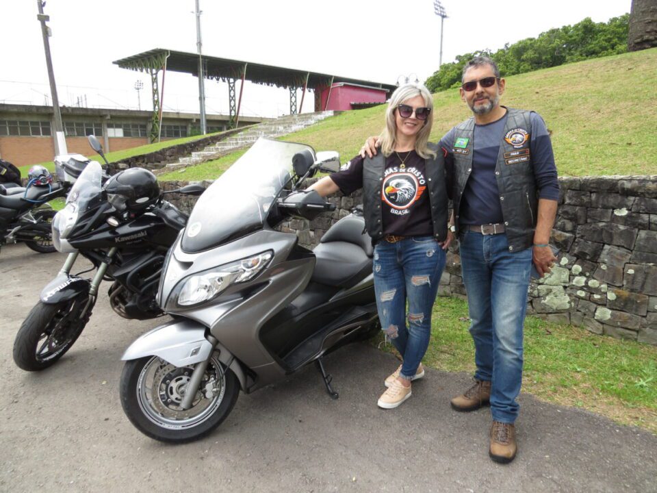 Moto Clube Águias de Cristo realizam ação na fronteira da paz