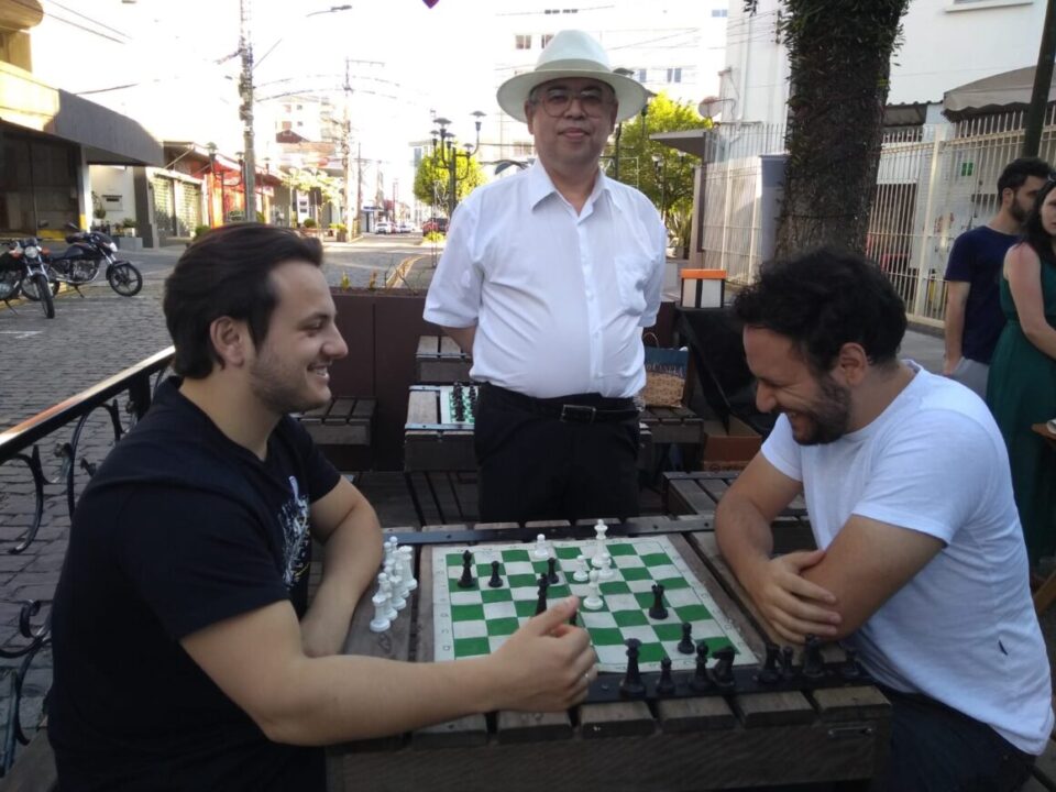 Treinamentos de xadrez são oferecidos pelo professor Augusto Horiguti -  Campus Farroupilha