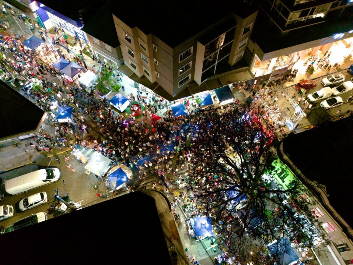 Vivere de Natal: Música ao vivo e farta gastronomia vão agitar o Calçadão  da Júlio nesta sexta-feira - Prefeitura Municipal de Farroupilha