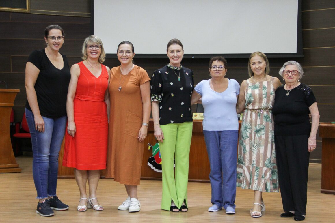 Da esquerda. Para direita: Rosane, Deisi, Cláudia, Janete, Marli, Estrelita e Nelma