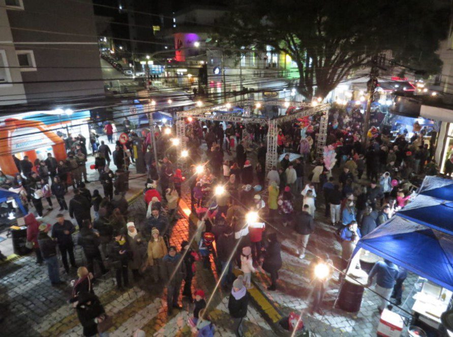 Vivere de Natal: Música ao vivo e farta gastronomia vão agitar o Calçadão  da Júlio nesta sexta-feira - Prefeitura Municipal de Farroupilha