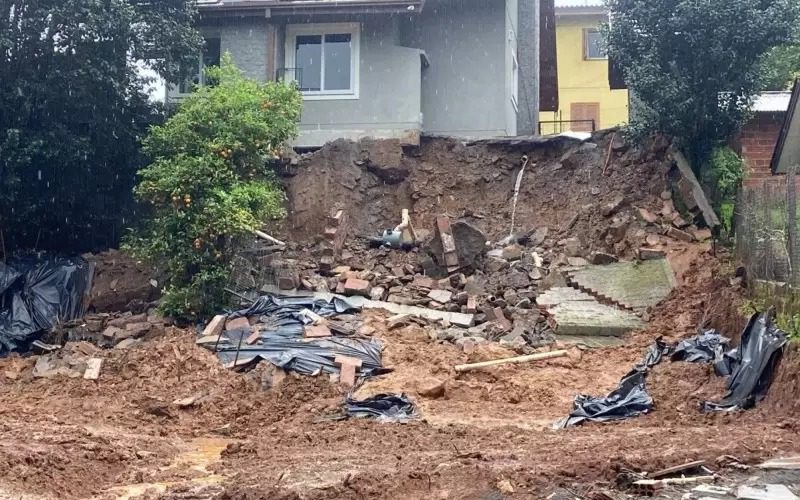 Chuva encharca gramado em Itapira e adia etapa final de Vasco 1 x