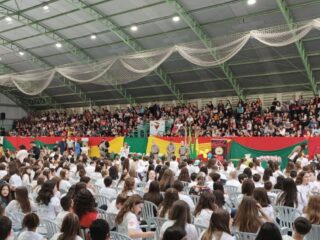 Vivere de Natal: Música ao vivo e farta gastronomia vão agitar o Calçadão  da Júlio nesta sexta-feira - Prefeitura Municipal de Farroupilha