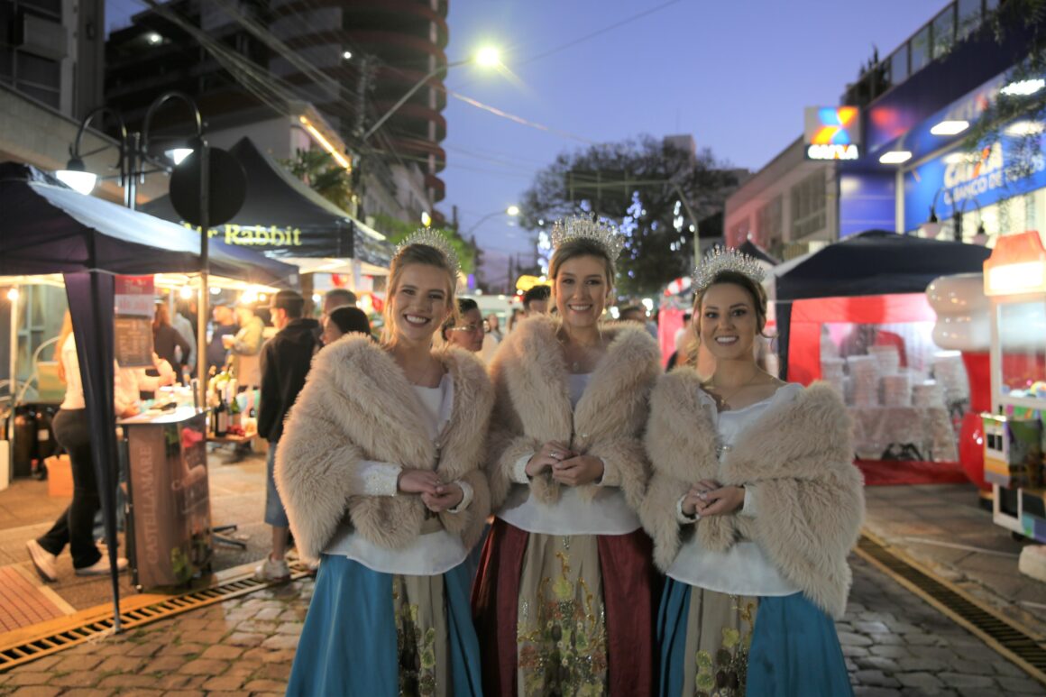 Vivere de Natal: Música ao vivo e farta gastronomia vão agitar o Calçadão  da Júlio nesta sexta-feira - Prefeitura Municipal de Farroupilha