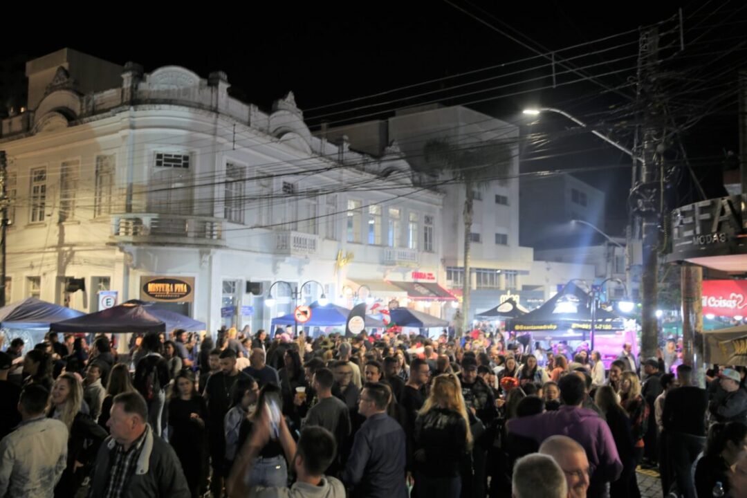 Vivere de Natal: Música ao vivo e farta gastronomia vão agitar o Calçadão  da Júlio nesta sexta-feira - Prefeitura Municipal de Farroupilha