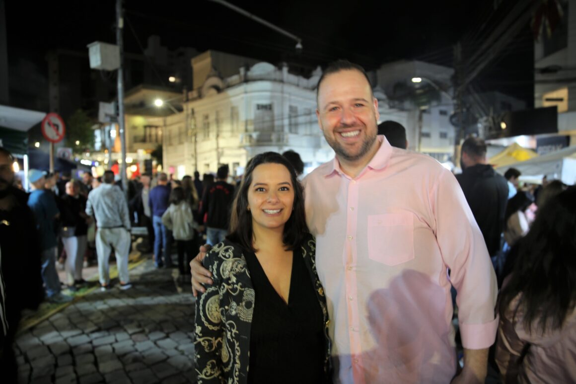 Vivere de Natal: Música ao vivo e farta gastronomia vão agitar o Calçadão  da Júlio nesta sexta-feira - Prefeitura Municipal de Farroupilha