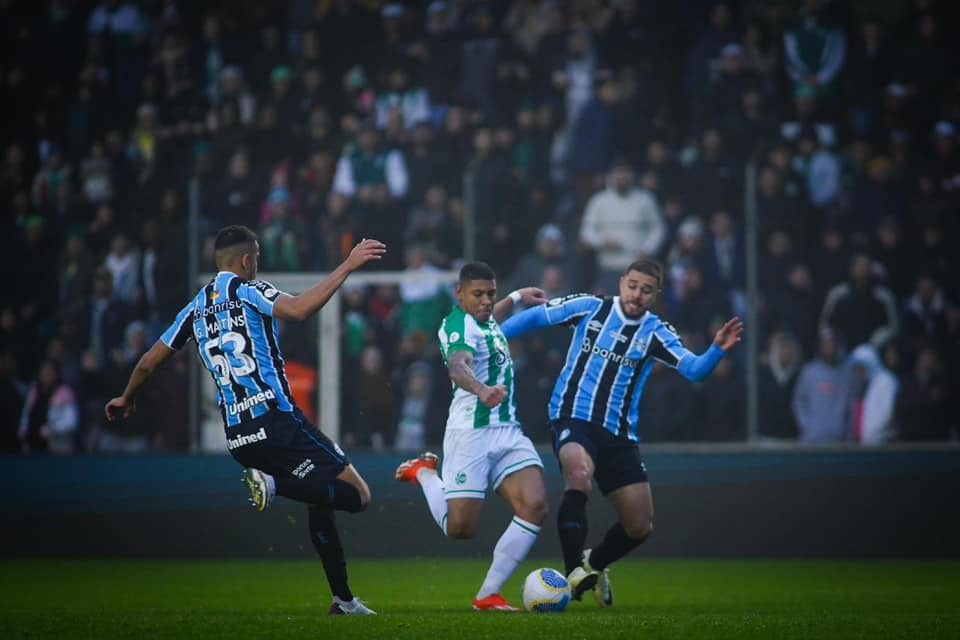 Com gritos de olé, Grêmio perde por 3 a 0 para o Juventude no Alfredo Jaconi | Spaço FM 100.9 - Farroupilha (RS)